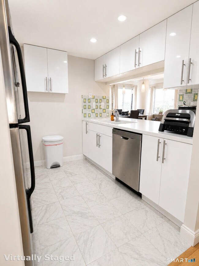 Building Photo - 127 Greyrock Pl