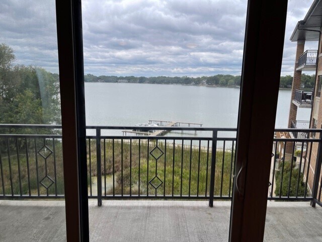 Building Photo - 728 N Diamond Lake Rd