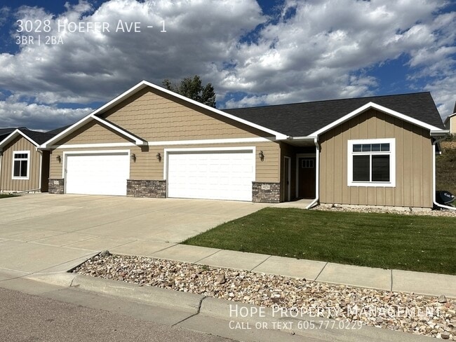Building Photo - 3028 Hoefer Ave