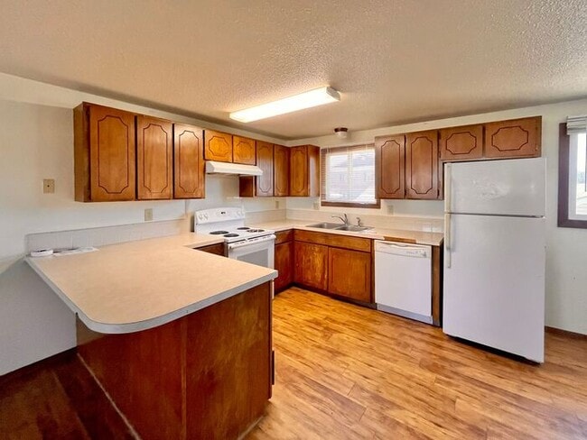 Building Photo - TWO WEEKS FREE RENT - Water/Sewer/Trash Included - Large Two Bedroom One Bath In North Loveland! ...
