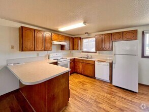 Building Photo - Large Two Bedroom One Bath In North Lovela...