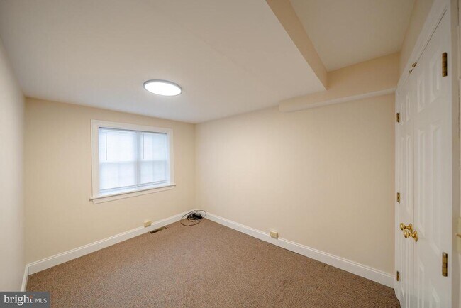 Building Photo - 340 W Gay St