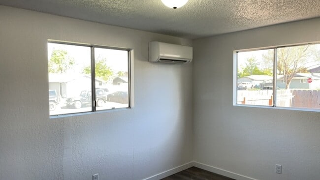 Building Photo - Modern 2-Bedroom Duplex with New Kitchen &...