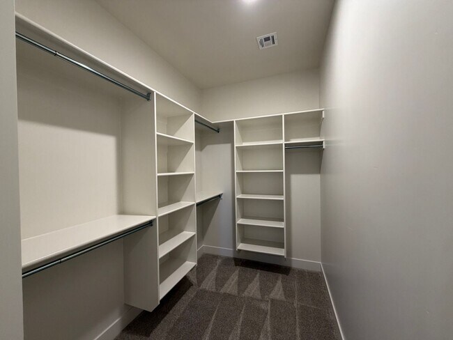 Building Photo - BRAND NEW TOWNHOME FOR RENT BY CRIMSON CLIFFS!