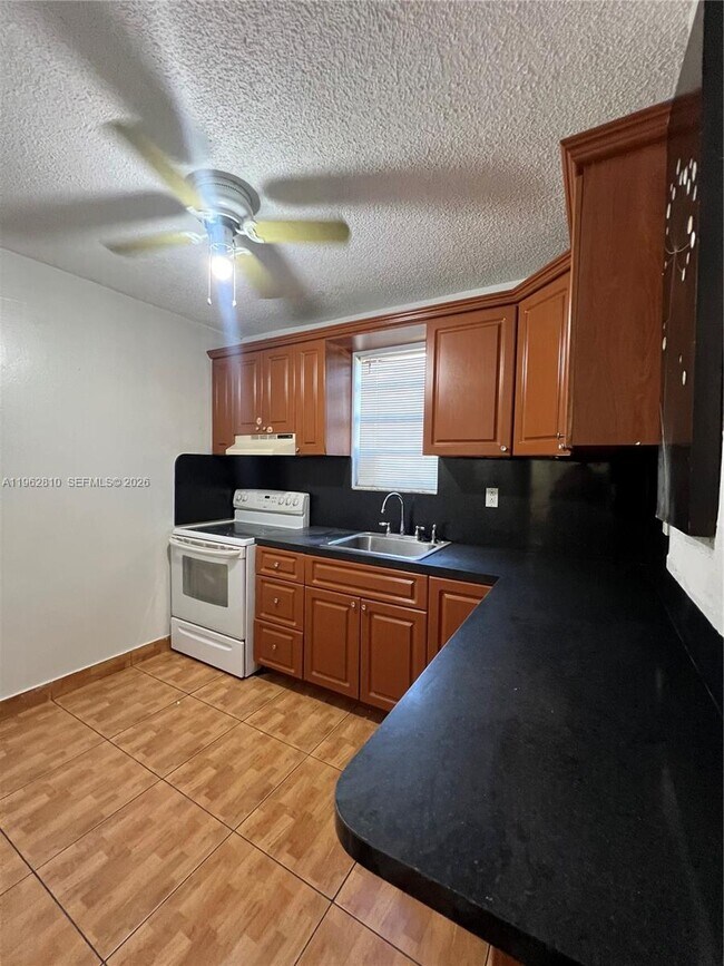 Building Photo - 2820 SW 95th Ave