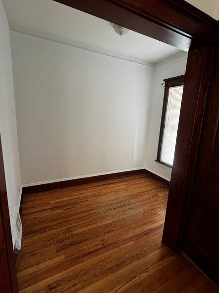 Building Photo - 3345 W 61st Pl