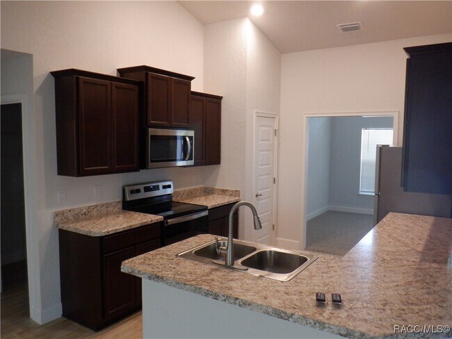 Building Photo - 1155 S Brookfield Dr