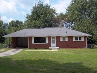 Building Photo - 105 Lealand Dr