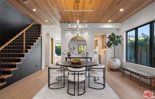 Building Photo - 4453 Gentry Ave