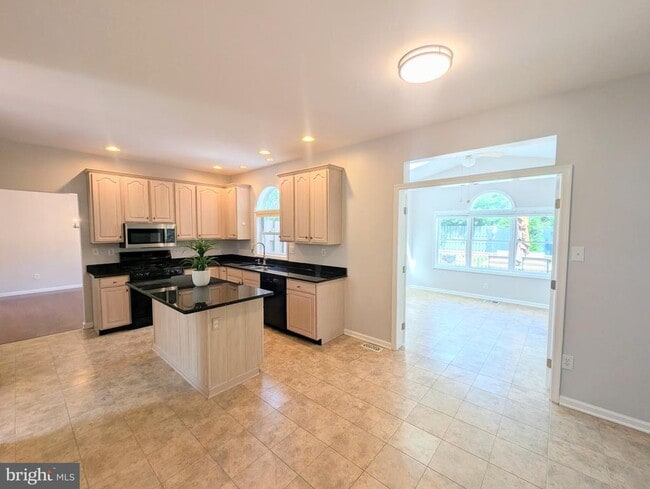 Building Photo - 114 Lenape Dr