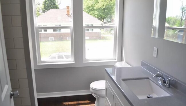 Building Photo - Thoughtfully Designed 3-Bedroom with Uniqu...