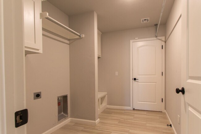 Building Photo - Modern 3-Bed, 2-Bath Home in Deer Creek School District!