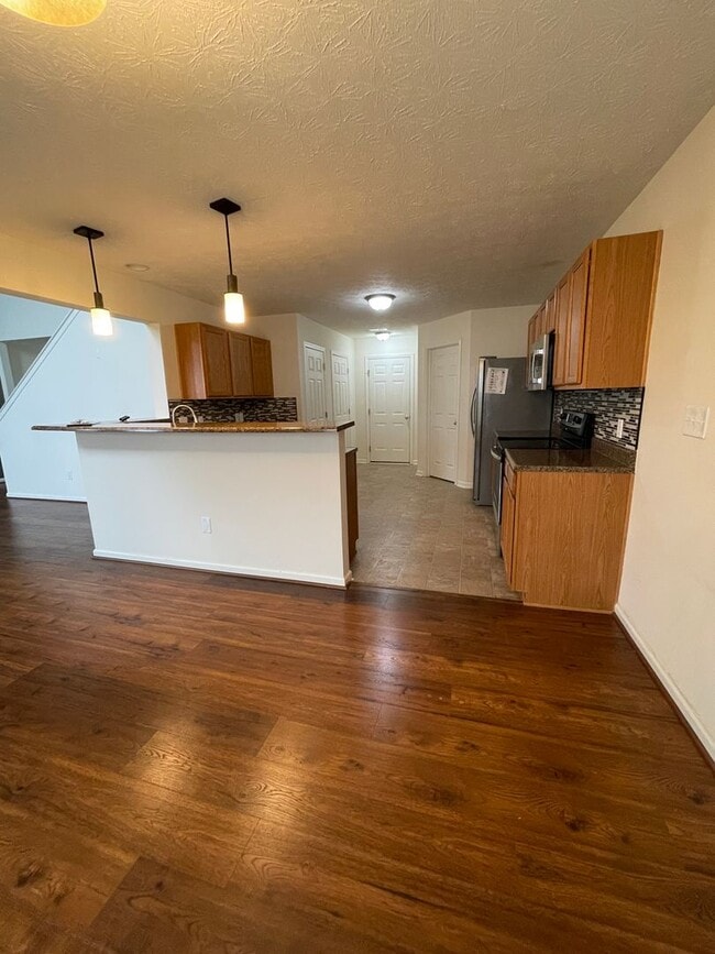 Building Photo - 2018 Creekstone Dr