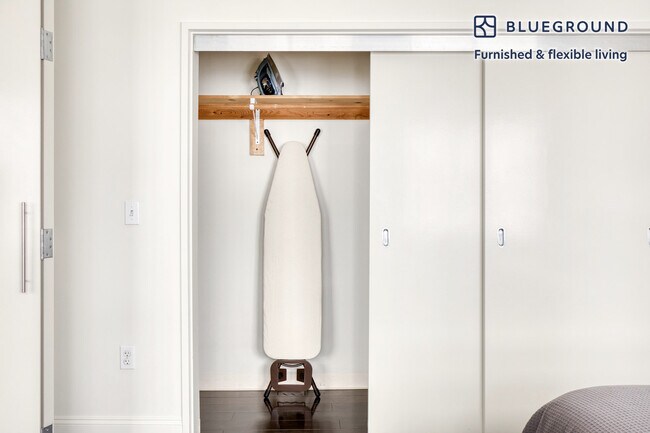 Building Photo - 612 Flower St