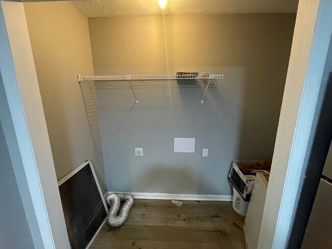 Building Photo - 91-93 Meadowbrook Drive Duplex
