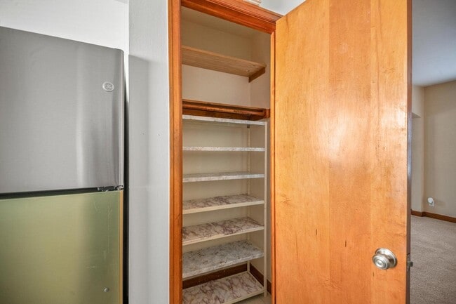 Building Photo - 1700 E Menlo Blvd