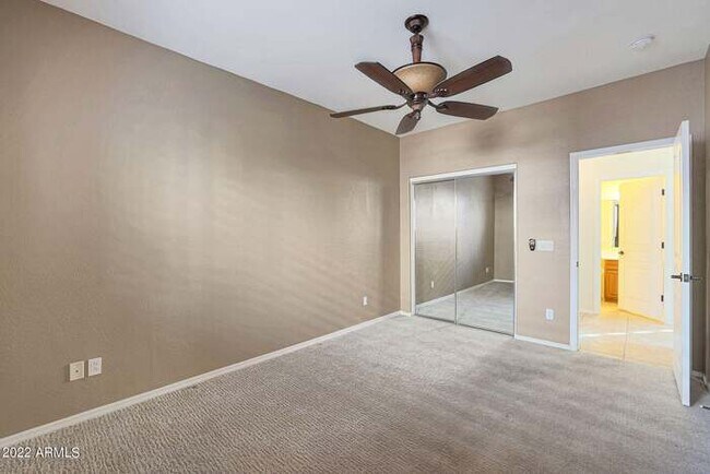 Building Photo - Beautiful 5 bedroom w/pool!