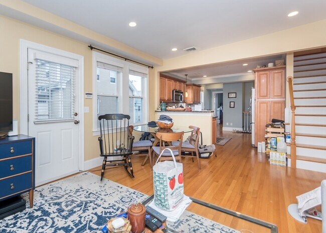 Building Photo - 39 Gardner St