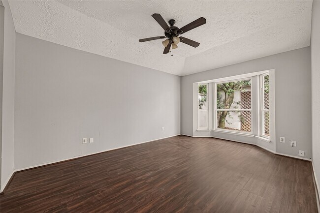 Building Photo - 10318 Buffalo Bend Dr