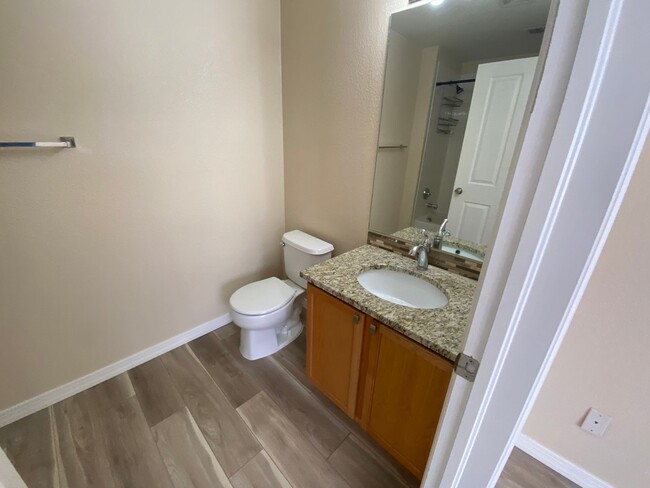 Building Photo - Reunion Two Bedroom Condo with Garage