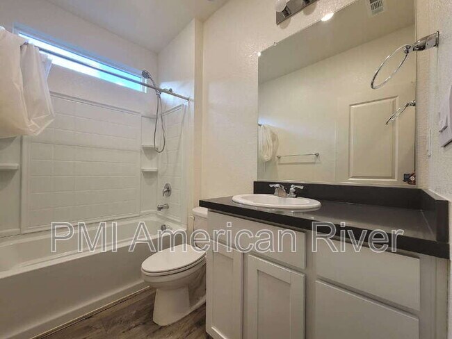 Building Photo - 2053 Skipper Cv Wy