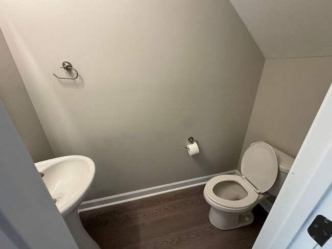 Building Photo - Nice Town Home near hospital in Concord.