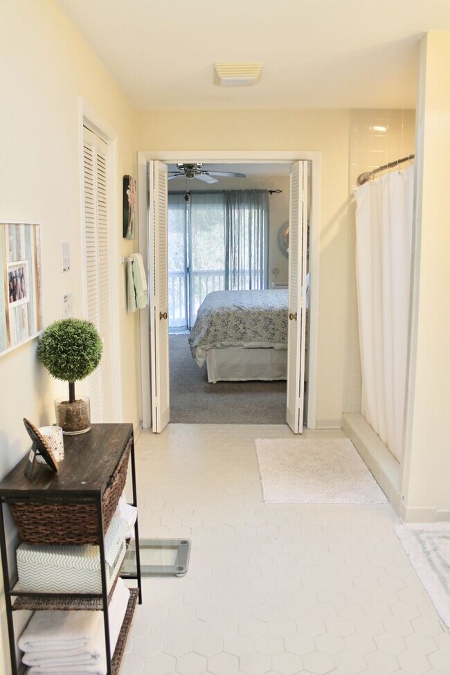 Building Photo - Spacious, Open Floor Plan at the end of 81st Street on the State Park!