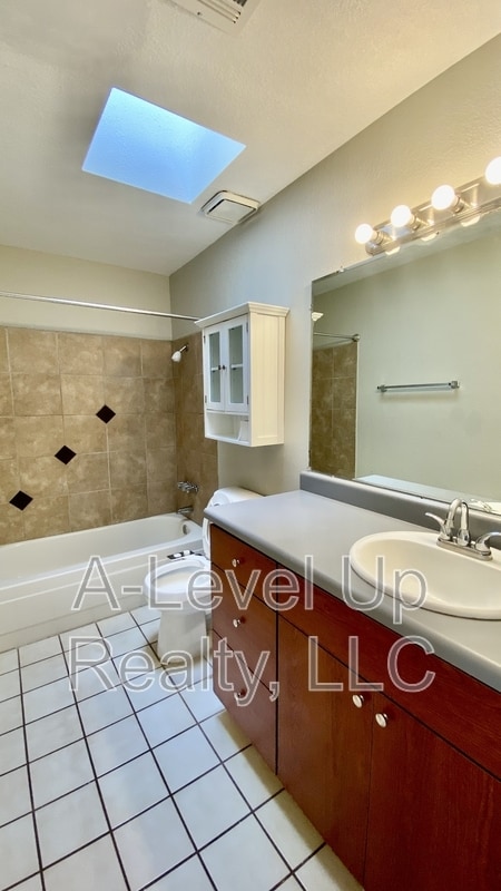 Building Photo - 1501 N Riverview Blvd