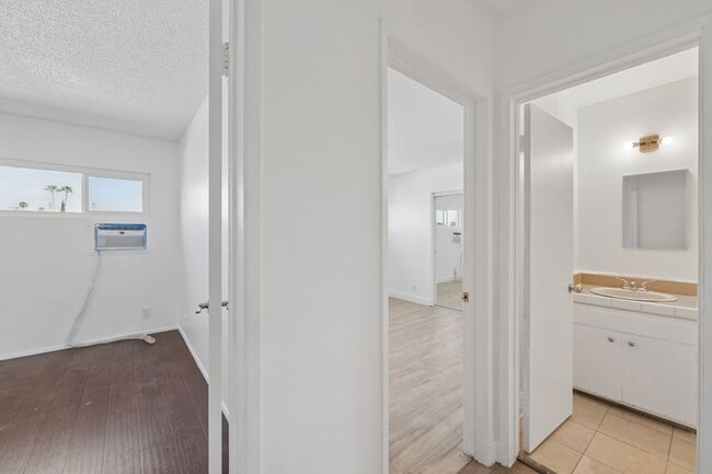 Building Photo - 6828 Fulton Ave