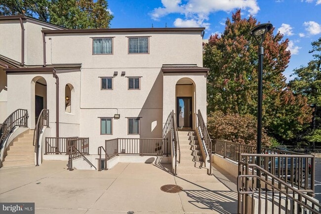 Building Photo - 8934 Battery Pl