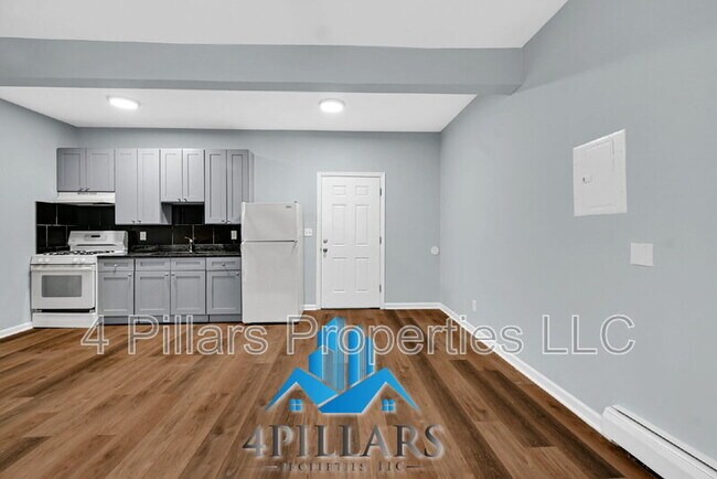 Building Photo - 803 E Chicago Ave