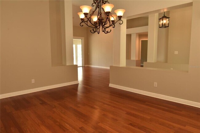Building Photo - 816 Sandringham Ln