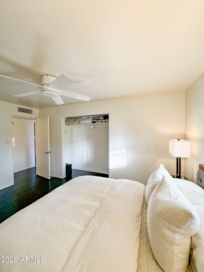 Building Photo - 1428 S Oakley Pl