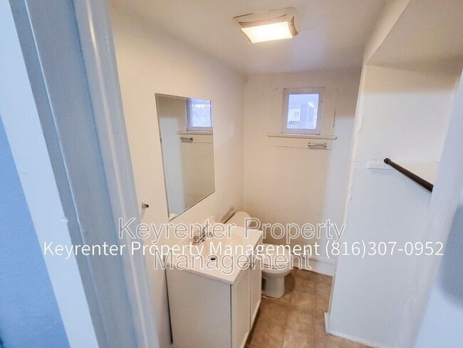 Building Photo - 1601 E 43rd St