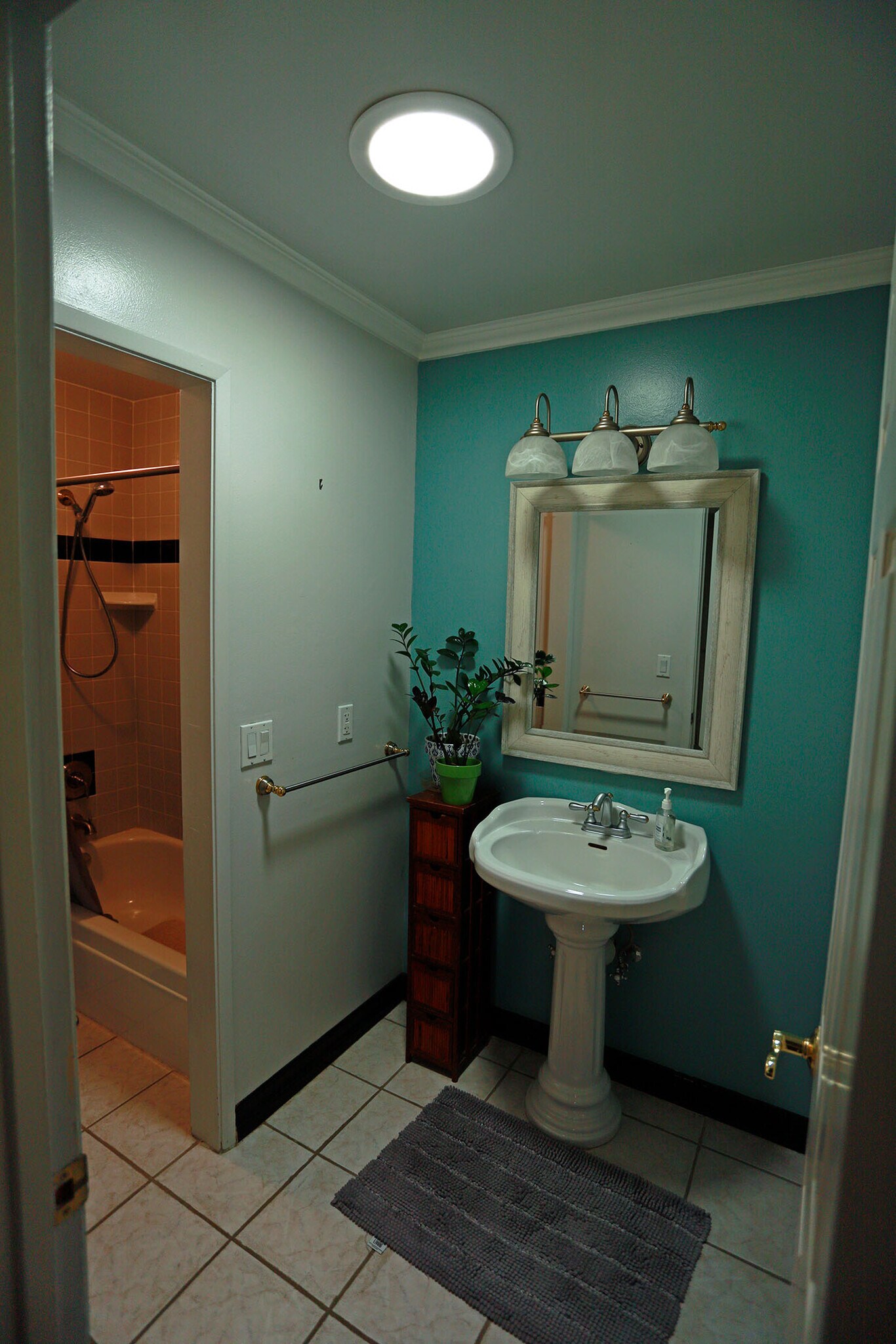 Building Photo - 530 Zircon Way