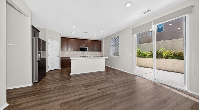 Building Photo - 1037 Yuzu Wy