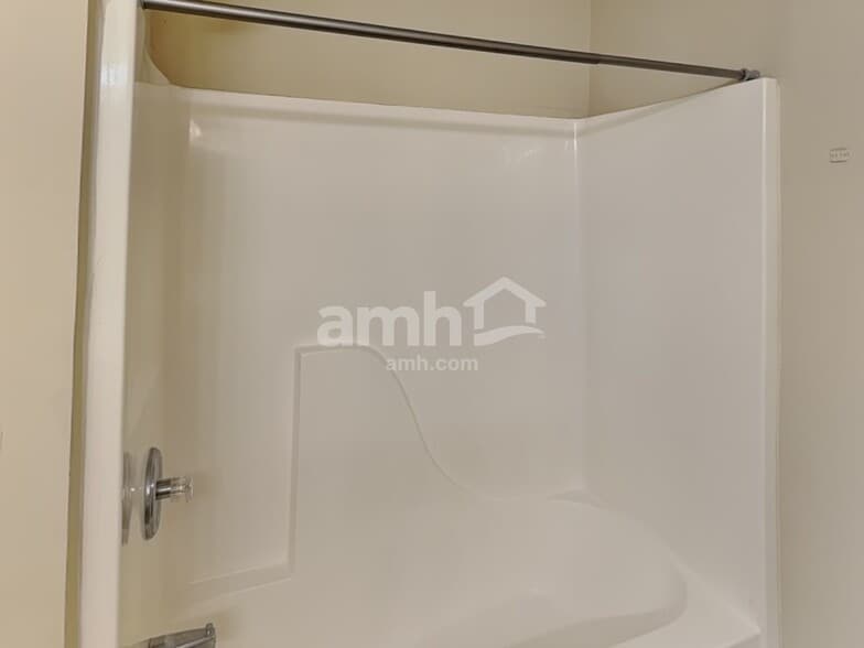 Building Photo - 186 Dean Way