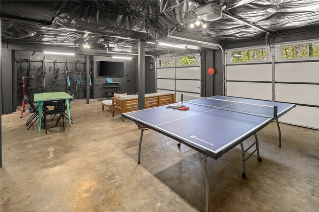 Building Photo - 2 Southport Ln