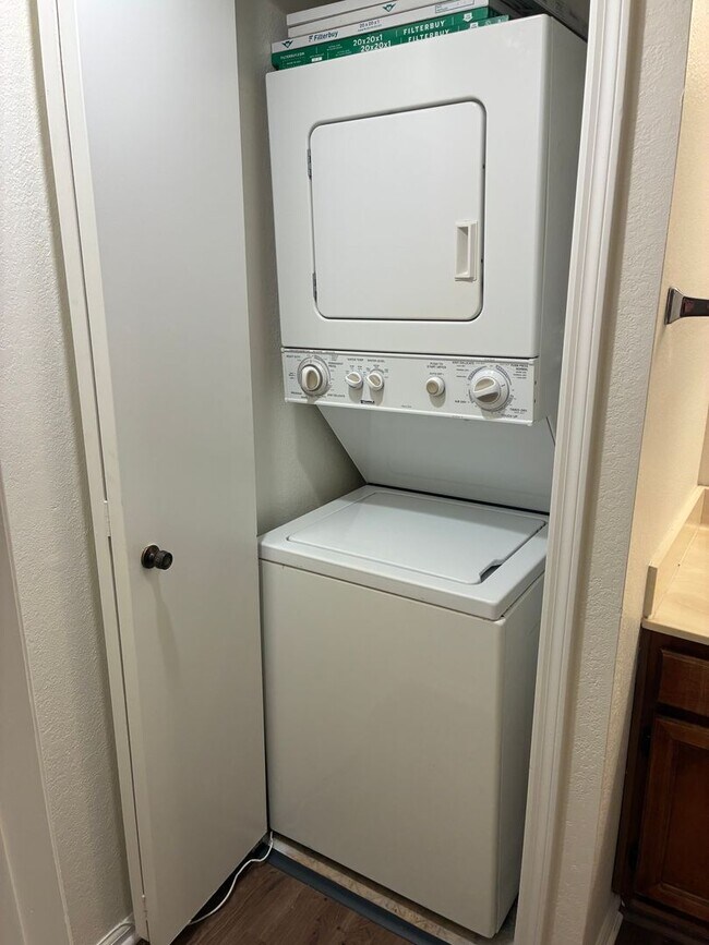 Building Photo - **COMFY 2 BEDROOM/2 FULL BATHROOM CONDO IN PHOENIX (48TH STREET & ELLIOT)**