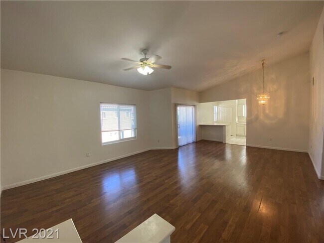 Building Photo - 6156 Pine Villa Ave