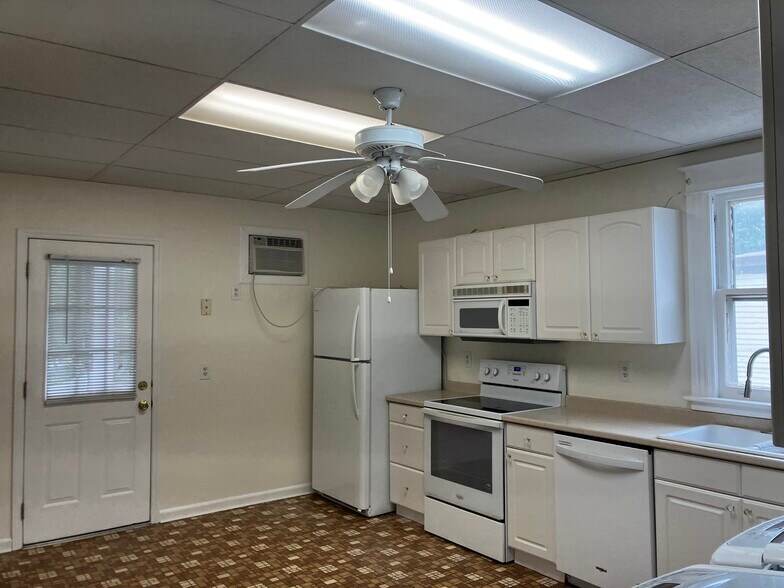 KITCHEN - 13 Grubb St