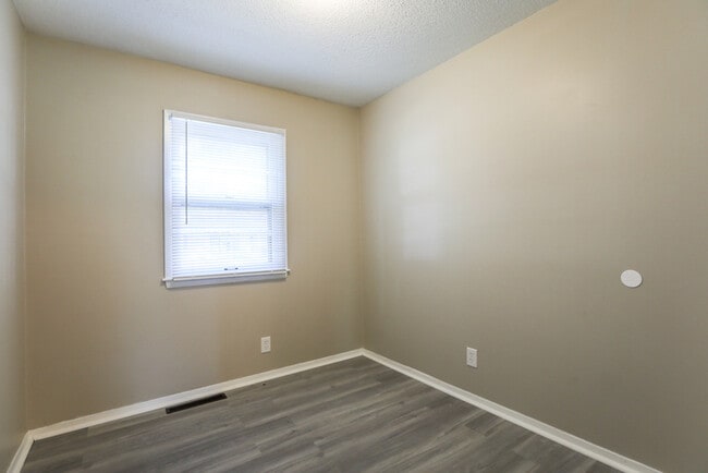 Building Photo - 2520 S Crescent Ave