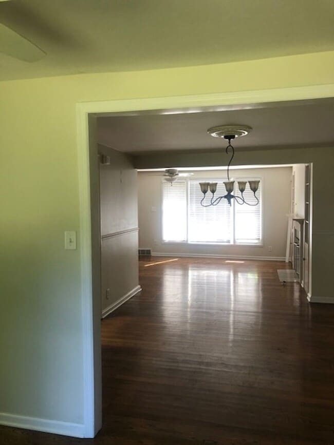 Building Photo - 7264 Roe Ave