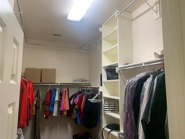 Building Photo - 1027 Creek Bend