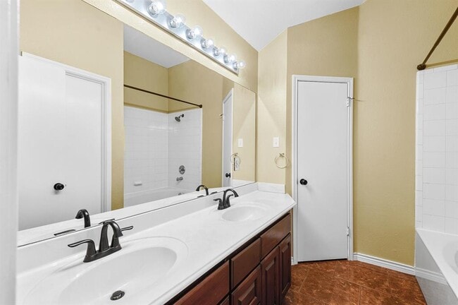 Building Photo - 1229 Laurelleaf Dr