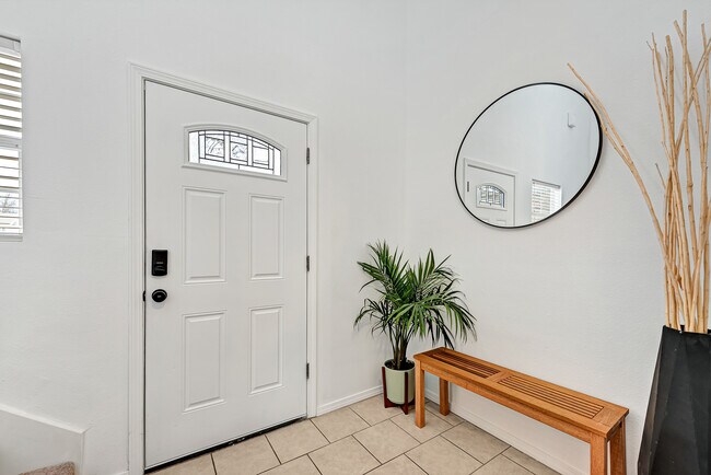 Building Photo - 864 Melmar Dr