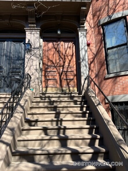 Building Photo - 127 Pembroke St