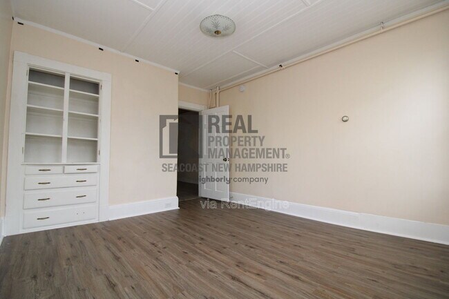 Building Photo - 28 5th St