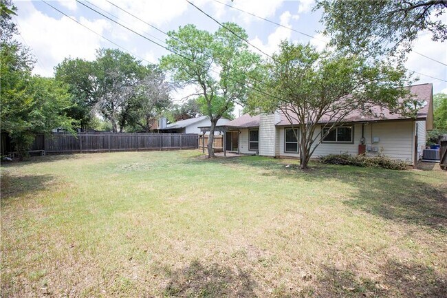 Building Photo - 4913 Wing Rd