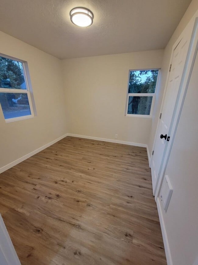 Building Photo - 1912 20th St NE